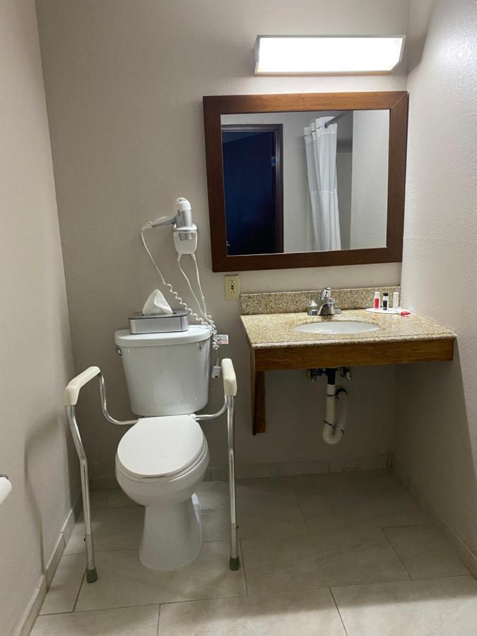 Days Inn By Wyndham Brunswick Bath Area Værelse billede