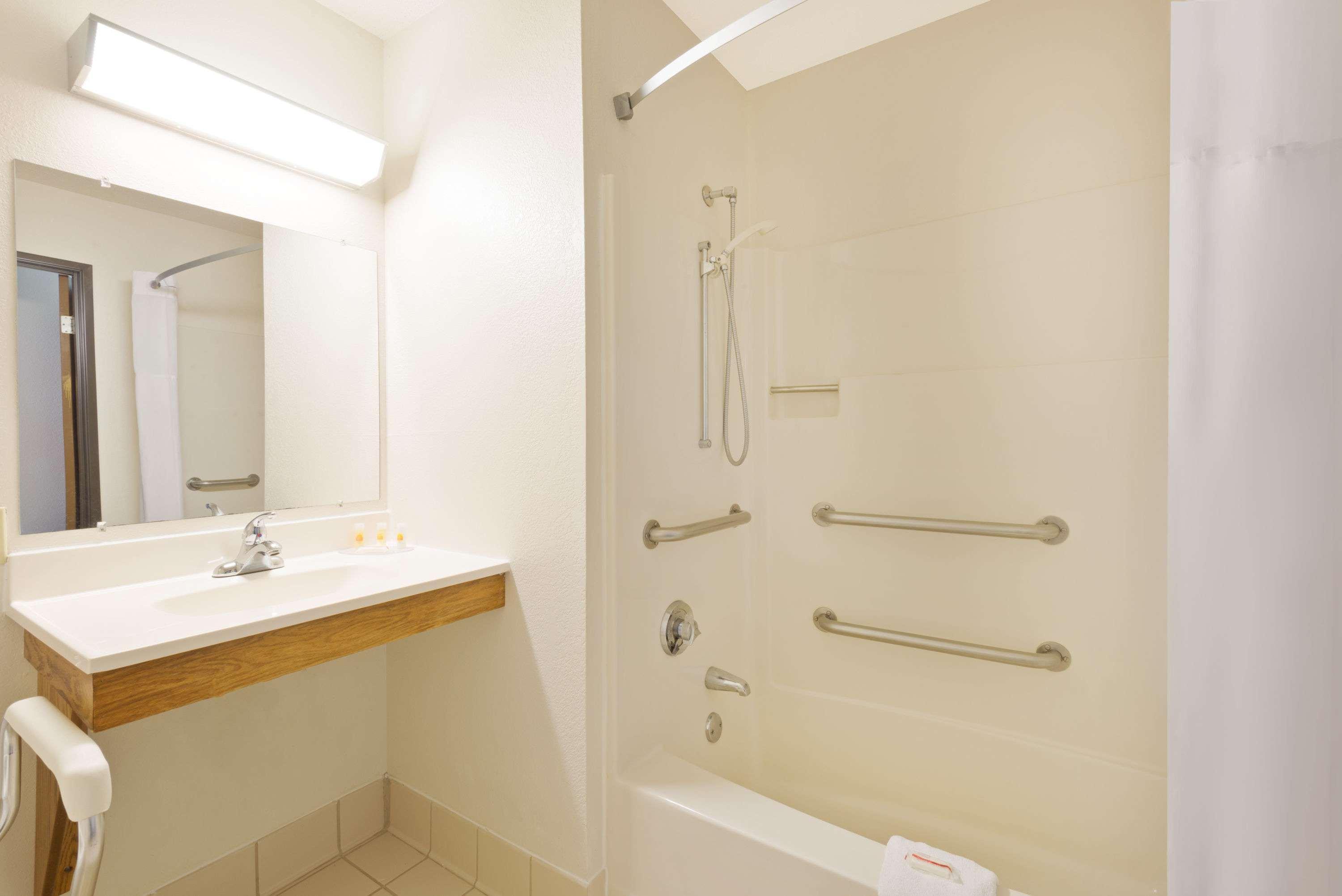 Days Inn By Wyndham Brunswick Bath Area Eksteriør billede