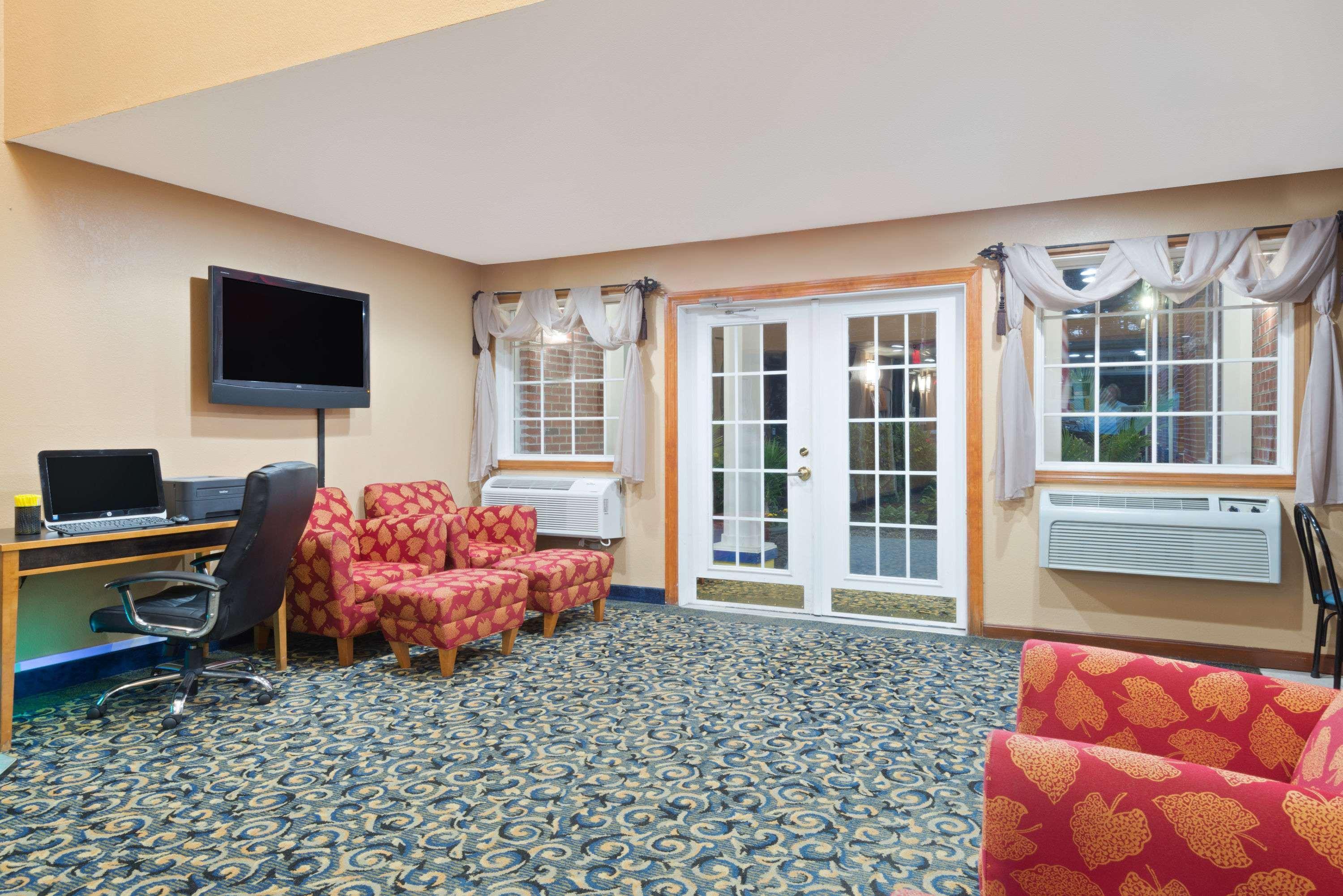 Days Inn By Wyndham Brunswick Bath Area Eksteriør billede