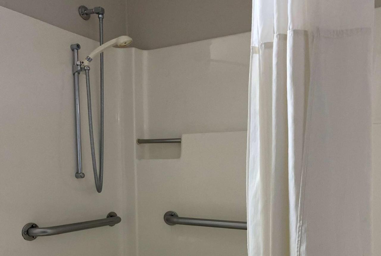 Days Inn By Wyndham Brunswick Bath Area Eksteriør billede